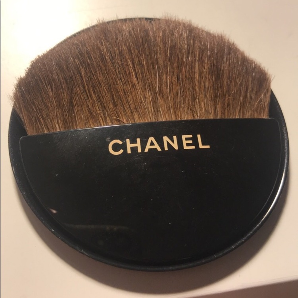 CHANEL makeup brush
